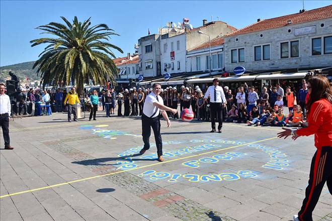 Foça'da Çocuk Şenlikleri Başladı