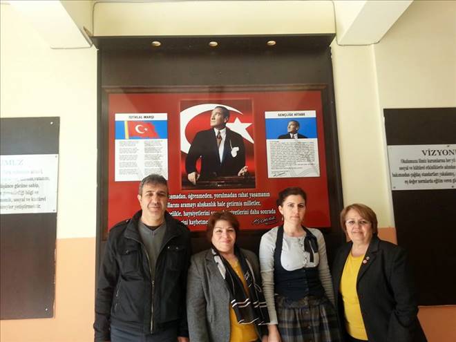 Menemen ADD den okullara  Atatürk büstü ve köşesi 
