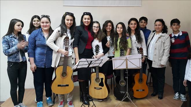 Egekent 2 Orta Okulu'nda 23 Nisan Müzikle Kutlandı