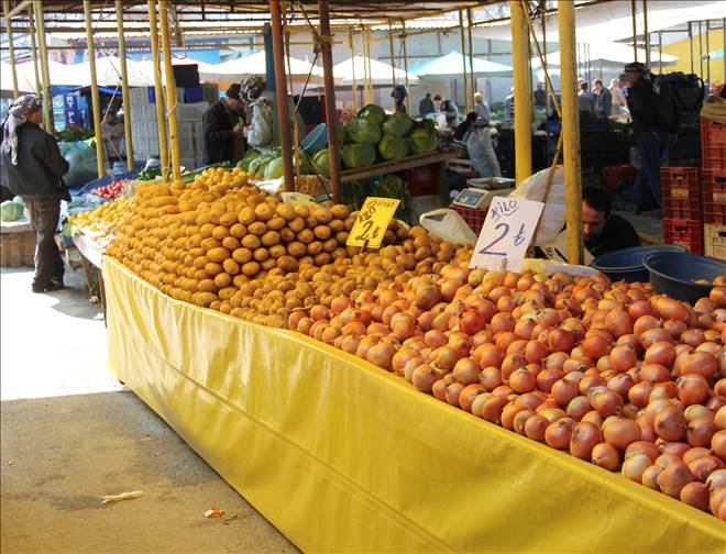 Menemen Perşembe Pazarına  Soğuk Hava Vurdu