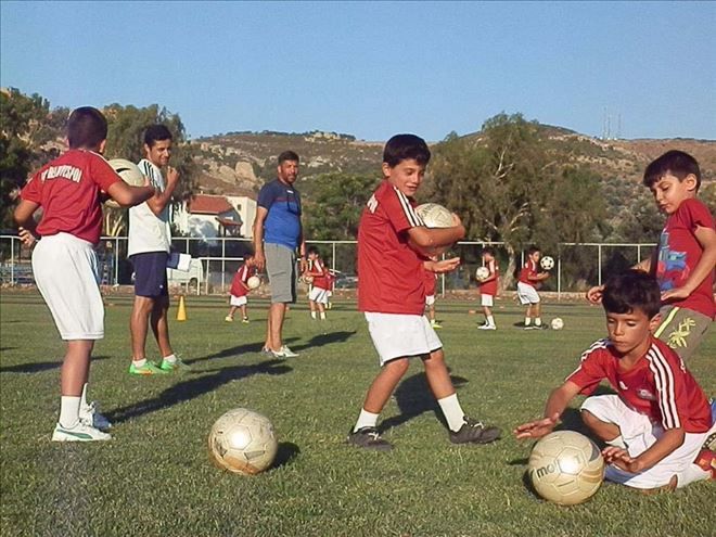 FOÇA YAZ SPOR OKULLARINDA PAROLA ÖNCE İYİ İNSAN SONRA İYİ SPORCU