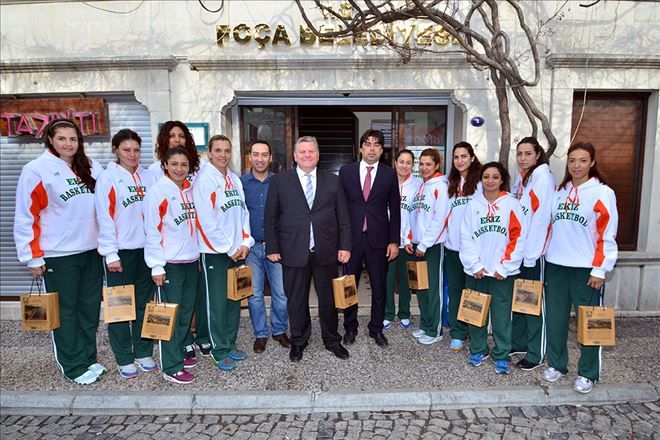 EKİZ YUMURTA FOÇA BASKETBOL KULÜBÜ, BAŞKAN DEMİRAĞ´A TEŞEKKÜR ETTİ