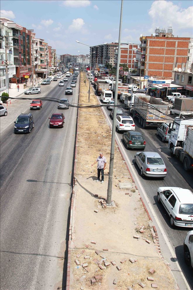 Orta Refüj - Asansörlü Üst Geçit -  Trafik Lambaları