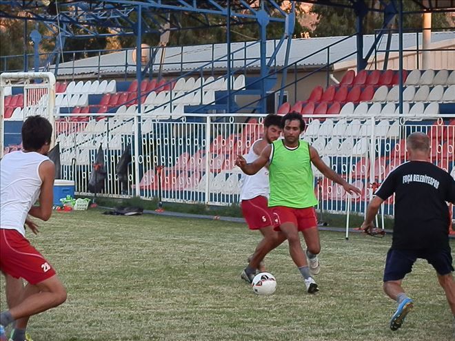 Foça Belediyespor Sahaya İndi