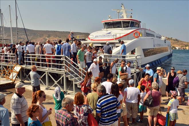 İlk Seferin Yolcuları Alkışlarla Foça da