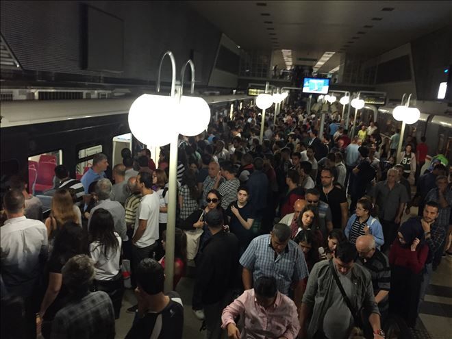 İzmir´de metro seferlerinde aksama