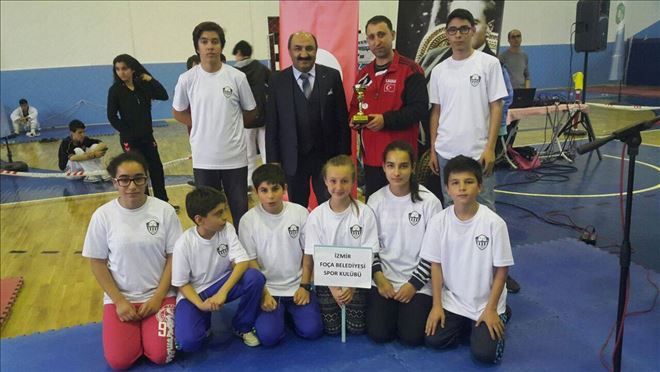 FOÇA´LI TAEKWONDOCULAR 3 ALTIN 1 GÜMÜŞ 1 BRONZLA DÖNDÜ