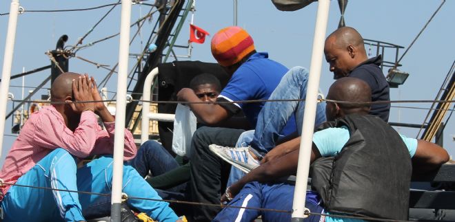 Foça da Afrika Kökenli 34 Kaçak Göçmen Yakalandı