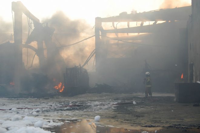 Menemen deki mum fabrikasında korkutan yangın 