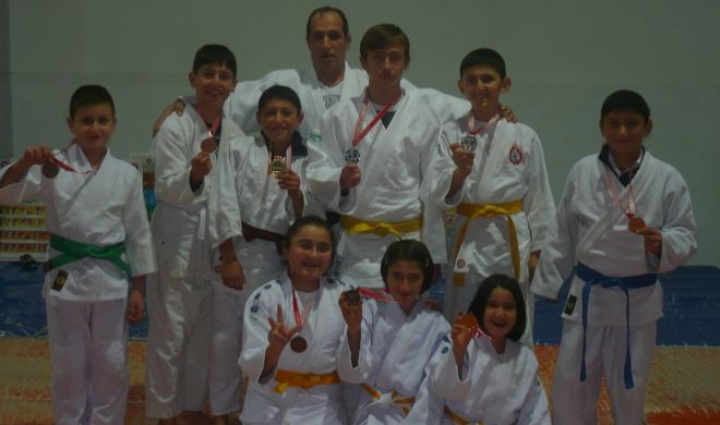 Menemen Belediyespor un judo takımı dereceye doymuyor  