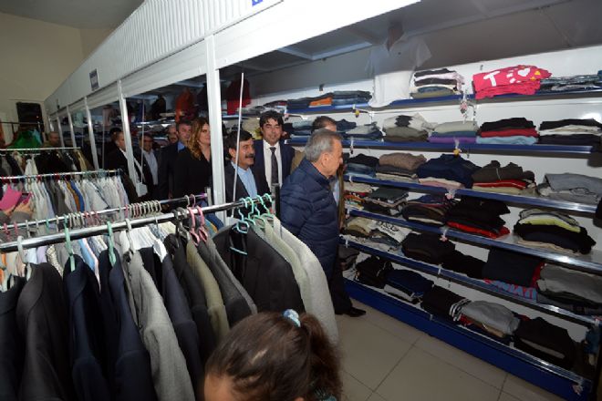 Foça'da Yardımlaşmanın Adresi  Sosyal Market” 