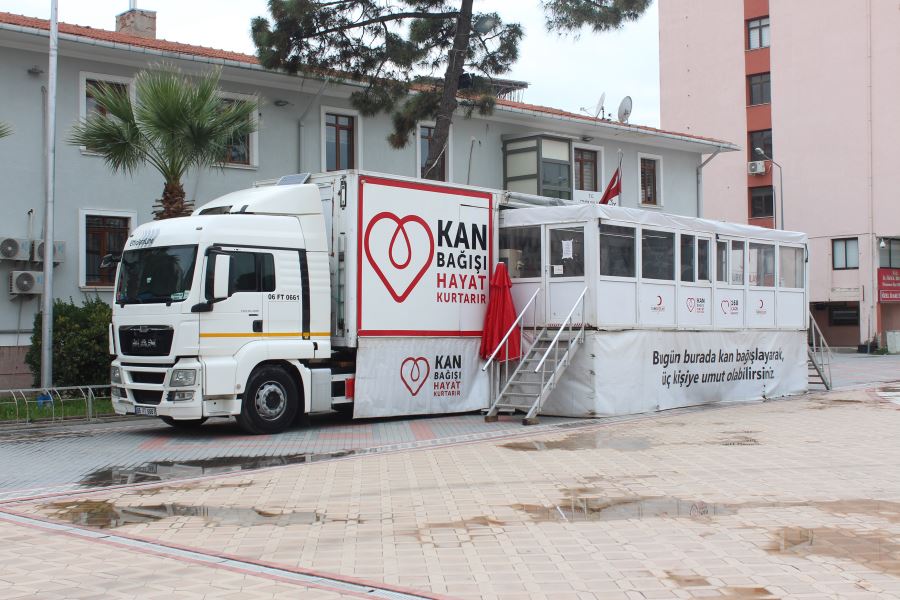 Türk Kızılay'ın Kan bağışı Tırı Menemen'de