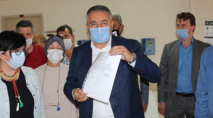 AK Parti Menemen İlçe Başkanı Ahmet Can Çelik Mazbatasını Aldı