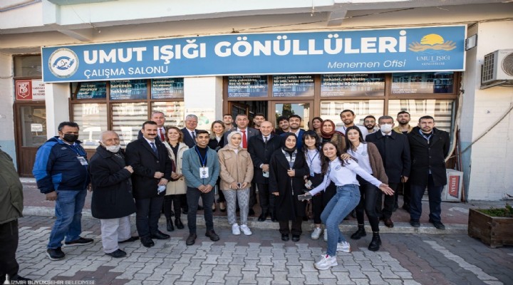 Başkan Soyer'den Menemen Umut Işığı Gönüllüleri Kütüphanesi'ne ziyaret