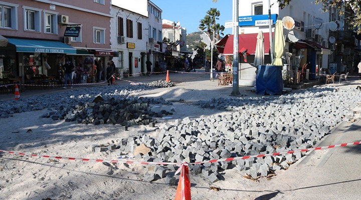 Foça'da Yapılan Yenileme Durduruldu