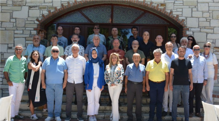 İGC BAKIRÇAY’DA MESLEKTAŞLARIYLA BULUŞTU YEREL BASIN DEMOKRASİNİN SOLUĞUDUR