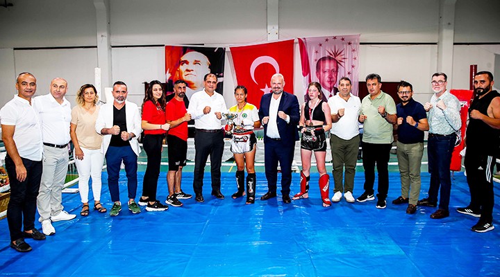 KICK BOKS ŞAMPİYONASI NEFES KESTİ