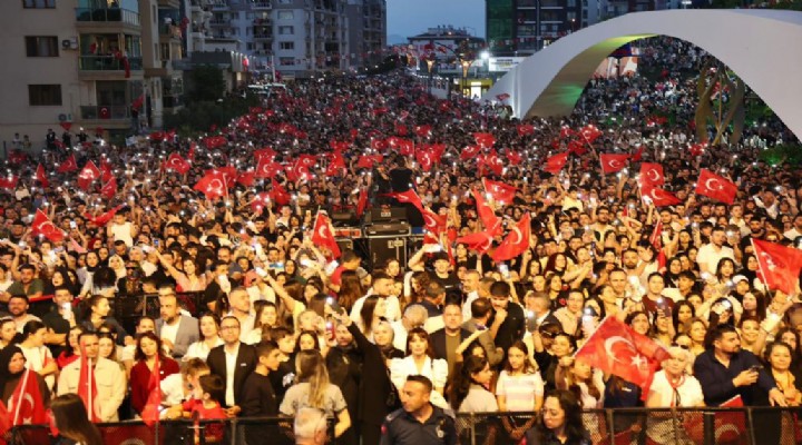 MENEMEN'DE MUHTEŞEM GECE! ON BİNLER BULUŞTU...