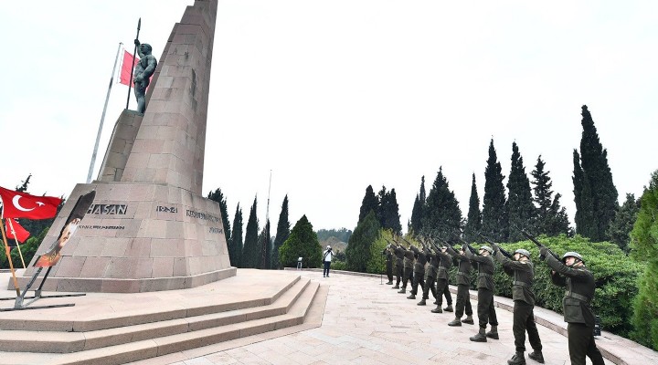 Menemen’de devrim şehitlerine saygı günü