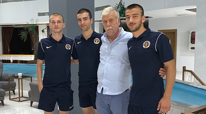 Menemenspor'da altyapıdan 3 oyuncu profesyonel oldu