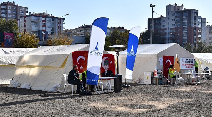 Parklardaki çadırlar Bayraklı daki alana taşınıyor