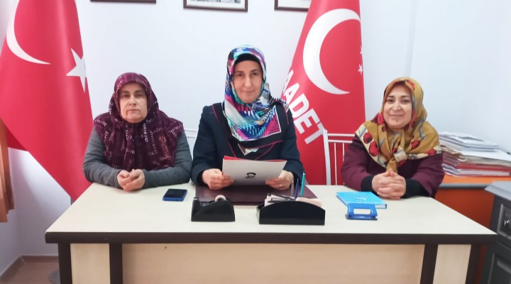 SAADET PARTİSİ MENEMEN İLÇE KADIN KOLLARI ÇALIŞAN GAZETECİLER GÜNÜNÜ KUTLADI