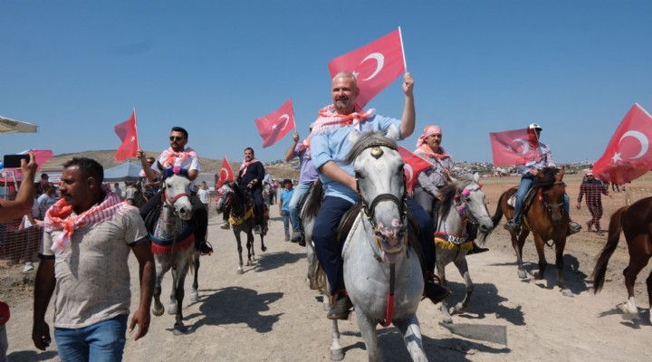 TÜRKİYE’NİN EN İYİ ATLARI MENEMEN’DE YARIŞTI