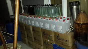 Kaçak içki imalathanesine Jandarma baskını