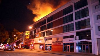 İzmir`de iş yeri yangını
