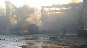 Menemen'deki mum fabrikasında korkutan yangın 