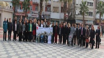 Menemen Türk Kadını Ata'nın Huzurunda  