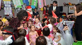 Foça Belediyesi Çocuk Evi'nde Renkli Yılbaşı Kutlaması