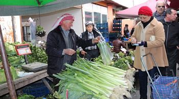 Perşembe Pazarında: Sebze ve meyve fiyatlarını kar vurdu