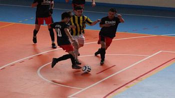 Halide Gencer Futsal Takımı şansı tepti