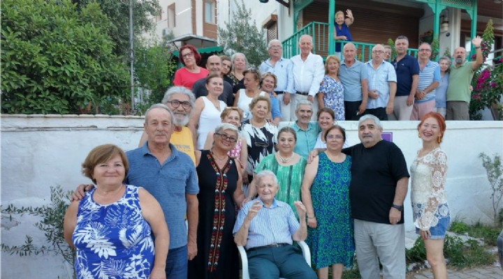 101 YAŞINA KOMŞULARININ ALKIŞLARIYLA GİRDİ