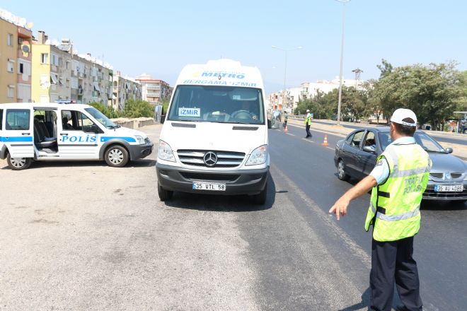 Trafik denetimlerinde yolcu taşıyan araçlara göz açtırılmadı 