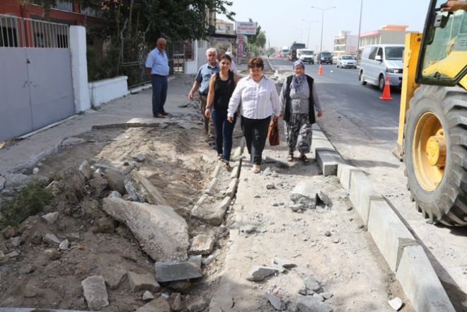 Kadın Muhtarın azmi sonuç verdi Koyundereliler istedikleri kaldırıma sahip oldu 