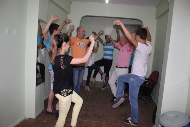 Ege nin zeybek ustaları Menemen de yetişiyor  