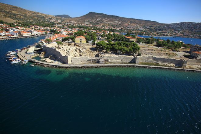  Foça Kent Duvarları  En Güzel Gökyüzüne Yükseldi