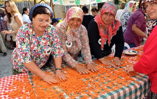 FOÇA ZEYTİNDALI, Unutulmaya yüz tutmuş yemekleri paylaşacak