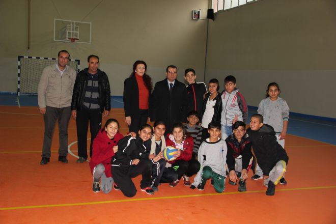 Menemen Spor Salonu 2015 e yenilenerek giriyor
