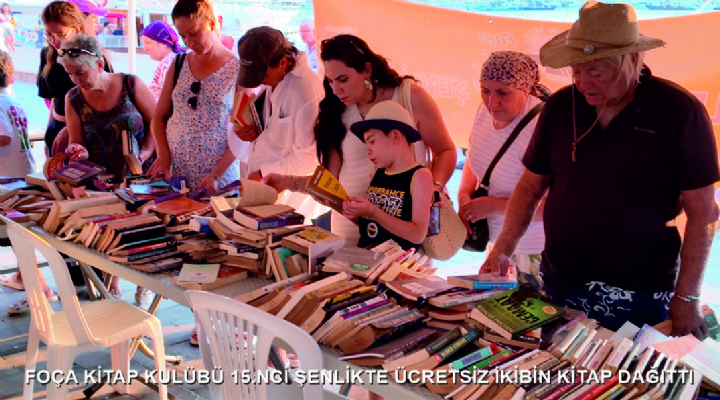 FOÇA KİTAP KULÜBÜ 15.NCİ ŞENLİKTE ÜCRETSİZ İKİBİN KİTAP DAĞITTI