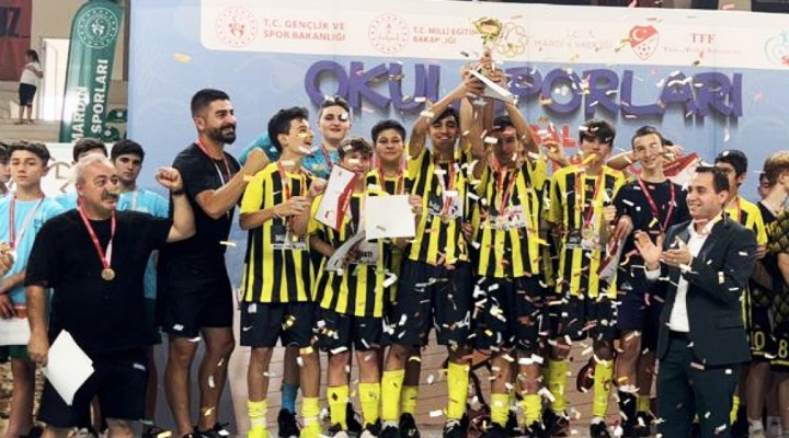 Futsal Şampiyonu Şehit Kemal Ortaokulu