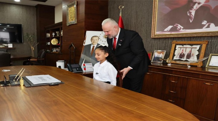 MENEMEN DE COŞKULU KUTLAMA