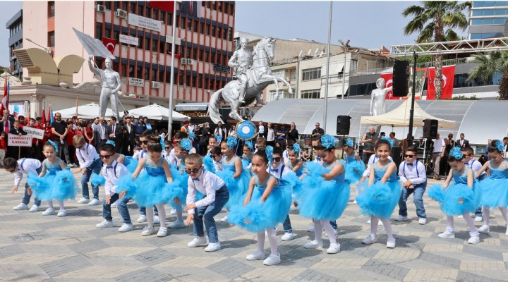 MENEMEN’DE 23 NİSAN COŞKUSU YAŞANDI