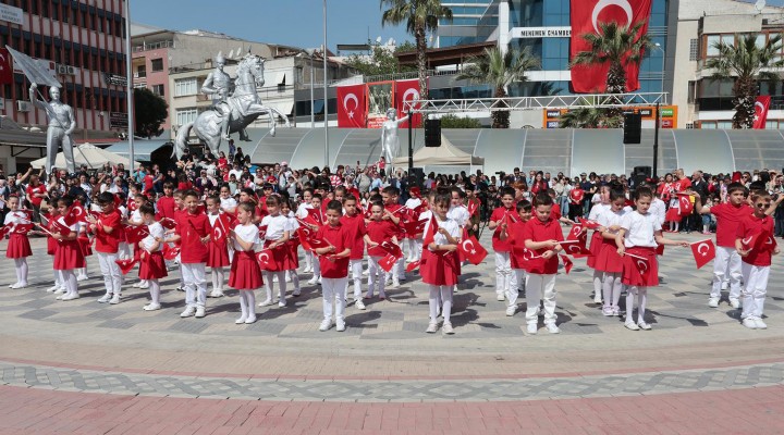 Menemen de 23 Nisan coşkusu yaşandı