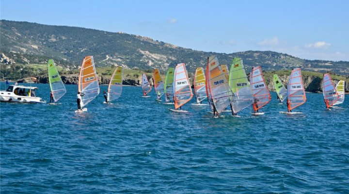 TECHNO 293 VALİLİK KUPASI YELKEN YARIŞLARI FOÇADA BAŞLADI