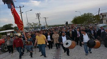 DOĞAKÖY'DE BAŞKAN ŞAHİN'E SANCAKLI KARŞILAMA  