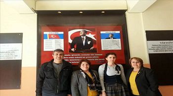Menemen ADD'den okullara  Atatürk büstü ve köşesi 