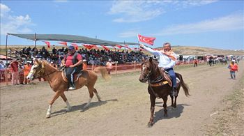 Seyrek Rahvan At Yarışları Nefesleri Kesti